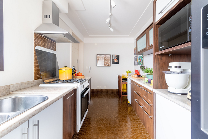 Piso para cozinha: como definir o modelo pensando no décor, praticidade e segurança dos moradores