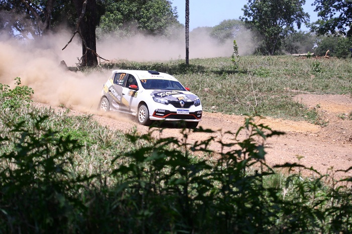 Paranaenses seguem o desenvolvimento do novo carro no Rally Araucária 2022
