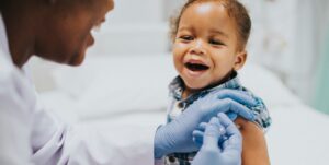 No Dia Nacional da Vacinação, professor do UniCuritiba faz alerta: queda na procura por imunizantes traz de volta doenças consideradas erradicadas