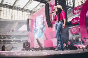 Ana Castela volta a Curitiba em novembro, com Luan Pereira de Dj Chris no Beat