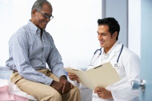 Visitar o médico regularmente traz mais qualidade de vida para os homens