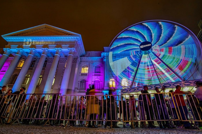 Evento de Natal gratuito em Curitiba inicia sua última semana, e roda gigante já atraiu quase 8 mil pessoas