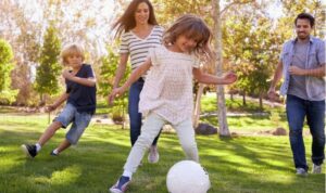 Prática da atividade física em família gera mais proximidade e afetividade entre pais e filhos