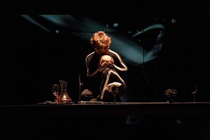 Por que a peça Hamlet que abre o Festival de Curitiba é histórica e imperdível clássico de Shakespeare é a sensação dos festivais internacionais