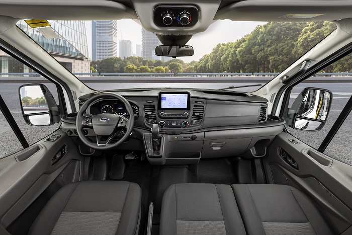 Ford lança a Transit Automática, primeira van do mercado brasileiro com transmissão automática

