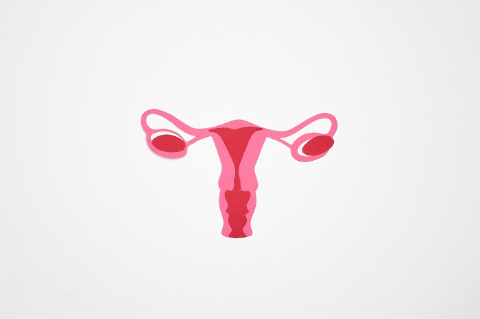 Cólica menstrual muito forte com piora progressiva pode ser um sintoma