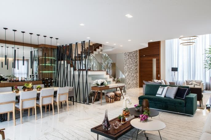 Com layout personalizado, casa de 765m² ganha sofisticação e elegância  