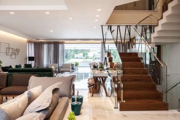 Com layout personalizado, casa de 765m² ganha sofisticação e elegância  