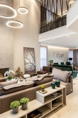 Com layout personalizado, casa de 765m² ganha sofisticação e elegância  