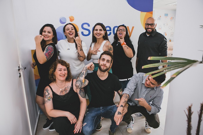 Tecnologia desenvolvida por startup paranaense dá uma mãozinha para empresas que defendem a inclusão e a diversidade na hora de contratar
