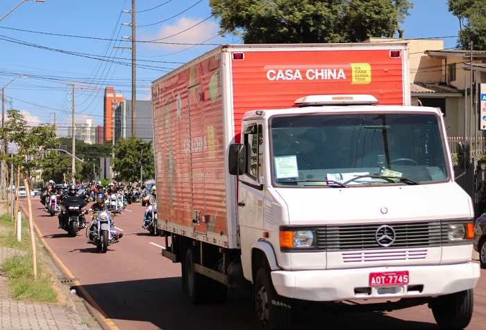 Crianças da Vila Torres ganham mais de 1.000 cestas de Páscoa da Casa China
