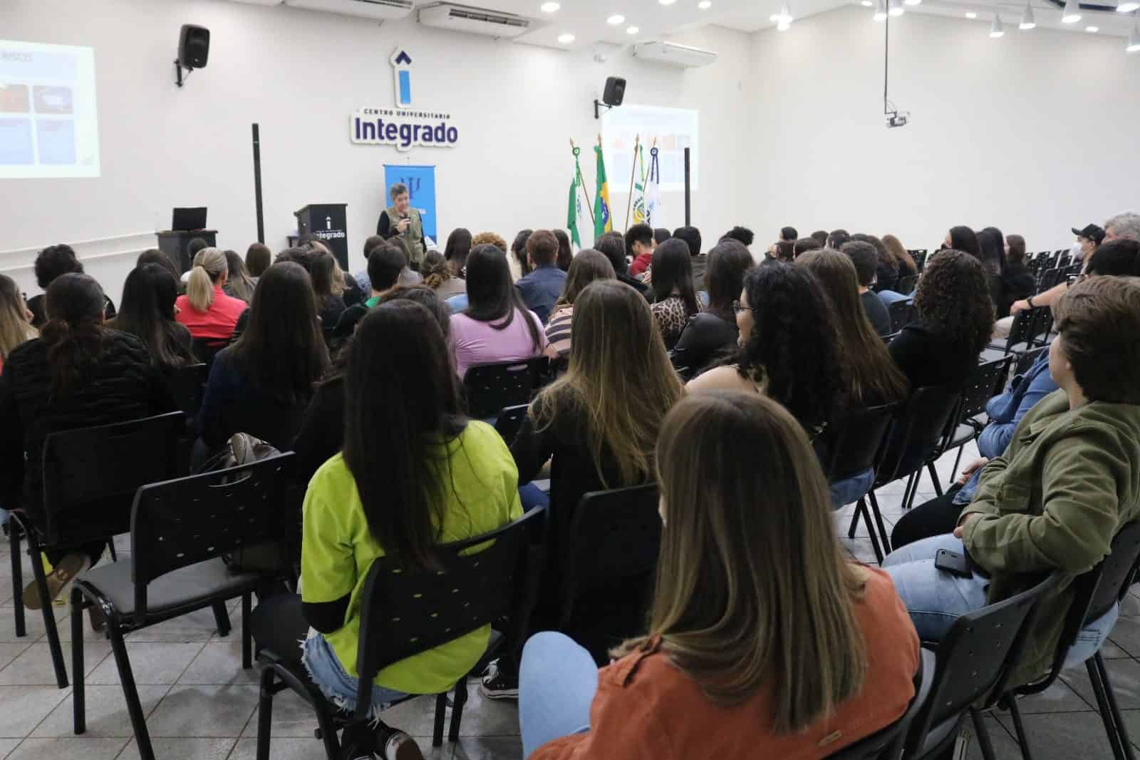 Evento que será realizado de 15 a 18 de maio alia conhecimento, cultura, diversão e terá palestrantes do Brasil e de seis países