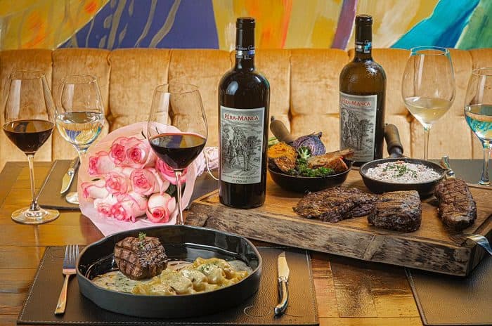 Dia das Mães da OX Room Steakhouse terá menu especial e sobremesa apaixonante no almoço e jantar