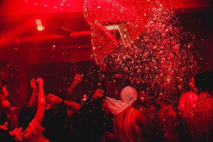 Paradis Club aumenta seu cardápio de festas, de conexão com as tendências mundiais,discotecagem só de mulheres e ritmos do Brasil
