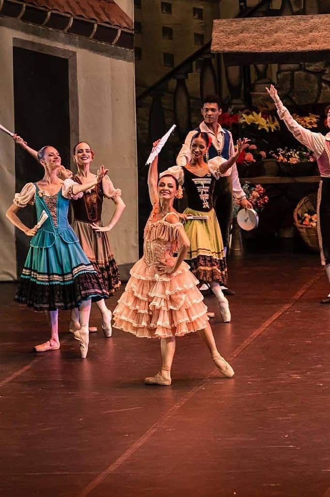 Mais de 50 bailarinos encenam Dom Quixote neste final de semana, em Curitiba