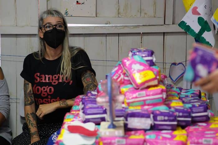 Coletivo Igualdade Menstrual realiza doação de absorventes na Região Metropolitana de Curitiba