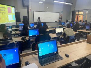 No Bootcamp 4Girls, estudantes aprendem noções básicas de TI; projeto oferece mais oportunidades de inclusão, diversidade e igualdade entre todas as pessoas

 