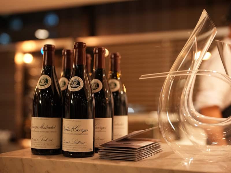 Grand Mercure Curitiba Rayon conta com uma vasta carta de vinhos