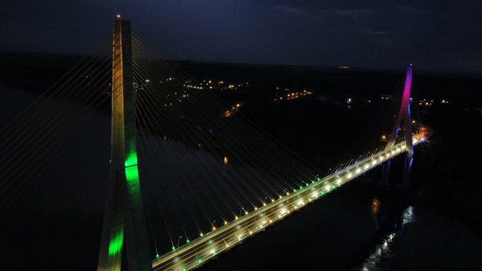 Testes de luzes mostram como será cenografia colorida da Ponte da Integração