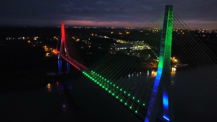 Testes de luzes mostram como será cenografia colorida da Ponte da Integração