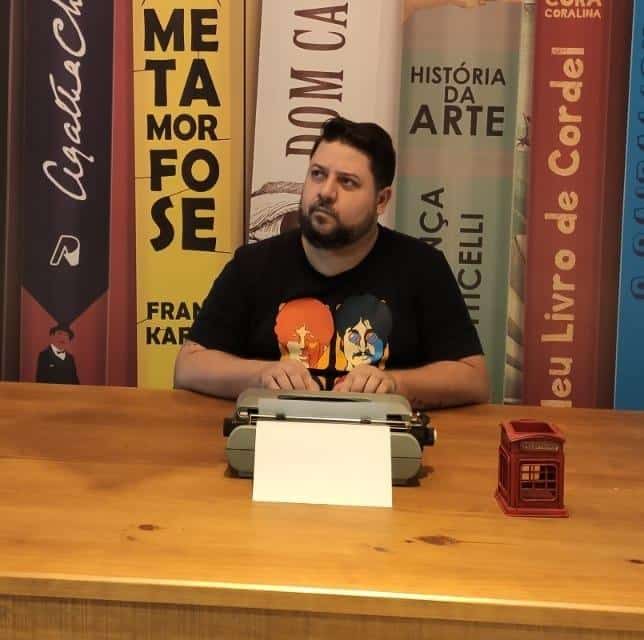 Escritor paranaense Luigi Ricciardi participa de três mesas de debates da programação da Feira Literária Internacional de Maringá (FLIM)