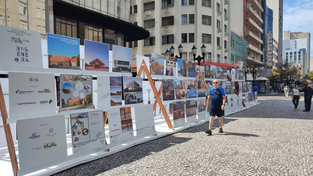 Calçadão da Rua XV recebe a exposição “Arquitetura Itália-Brasil”