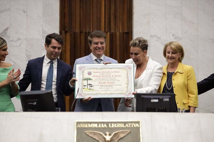 Neurocirurgião Ricardo Ramina recebe título de Cidadão Benemérito do Paraná