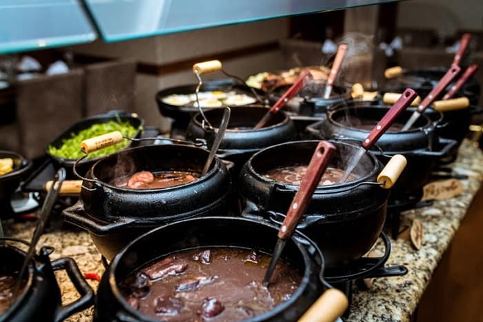 Grand Mercure Curitiba Rayon promove edição especial da sua tradicional feijoada