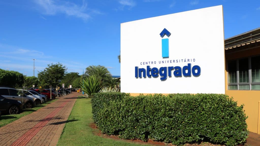 Centro Universitário Integrado de Campo Mourão (PR) abre edital para ofertar 10 bolsas de estudos nos cursos de graduação superior (exceto medicina) nas modalidades presencial, semipresencial e EAD, válidas durante todo o curso