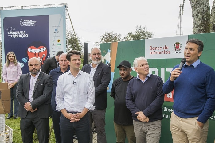 Hospital Costantini entrega uma tonelada de alimentos à Prefeitura de Curitiba