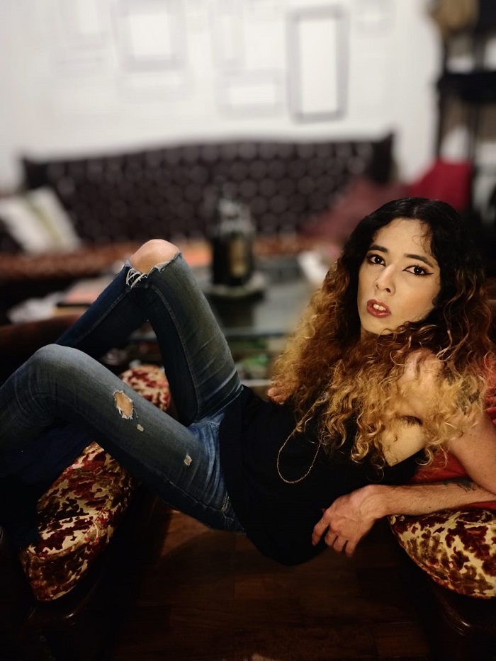 Em seu novo single, cantora Nahla fala sobre sua experiência enquanto mulher trans

