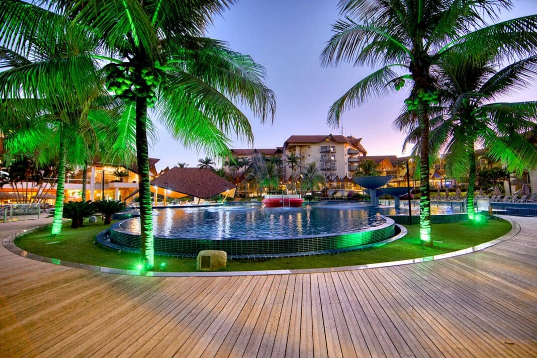 Recanto Cataratas Resort - Piscina e Deck