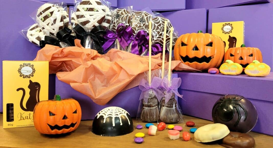 Chocolateria de Curitiba elabora guloseimas em novos formatos para a Festa de Halloween