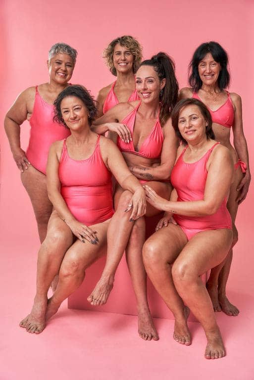 BlueMan faz verão para mulheres mastectomizadas em seu outubro rosa