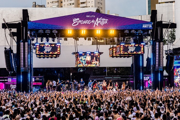 Anitta anuncia show de pré-Carnaval em estádio de Curitiba

