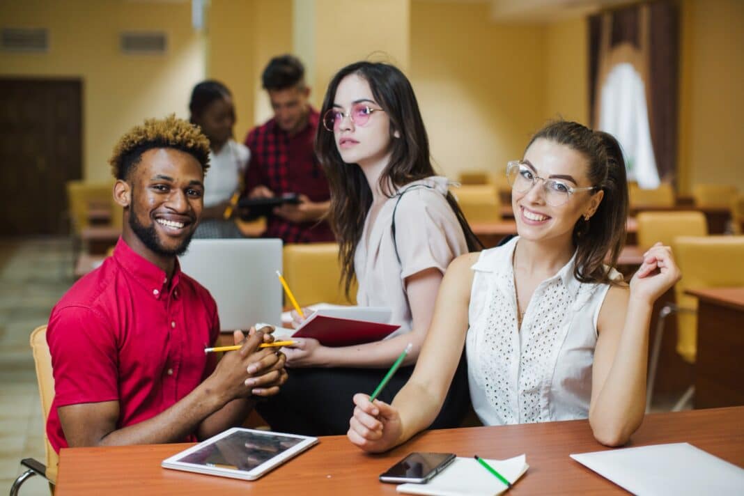 Prova será realizada de forma online, e o candidato com a melhor classificação receberá uma bolsa de estudo para a graduação escolhida