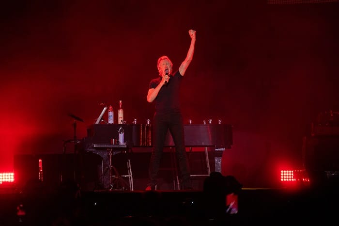 ROGER WATERS CHEGA A CURITIBA COM SUA TURNÊ DE DESPEDIDA