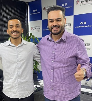 Thiago Nascimento, do CRBM6, e Felippe Machado, Secretário de Saúde de Londrina, debateram a atuação dos biomédicos no município