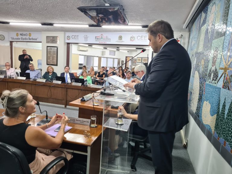 Diogo Martins é novo conselheiro de educação de Santa Catarina