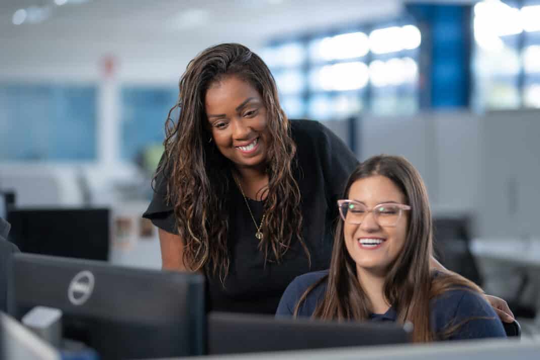 Mentorias focadas no público feminino capacitam mulheres para superar barreiras profissionais e promovem a liderança no mercado de trabalho Créditos Divulgação / Grupo Marista