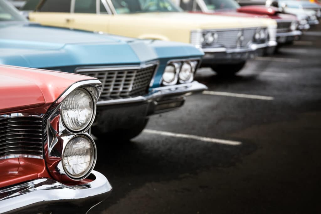 Encontro de carros antigos é atração de Dia dos Pais no Shopping Crystal