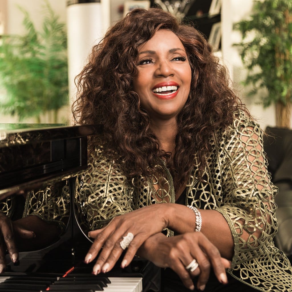 Gloria Gaynor, a lenda do hit 'I Will Survive', chega a Curitiba para um show imperdível