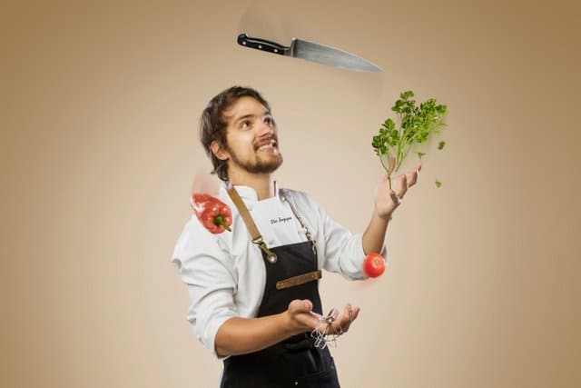 Vitor Bourguignon é o novo comandante do Expresso MasterChef Brasil