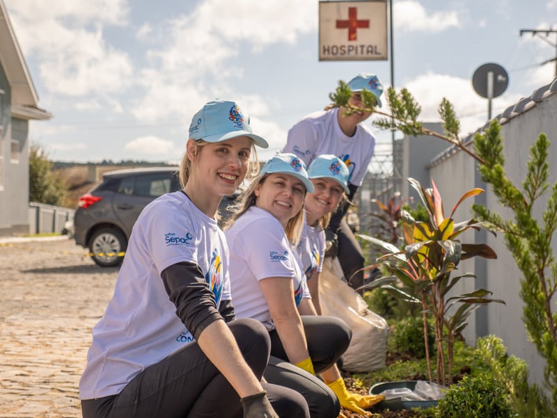 Voluntários fazem reforma em hospital do Paraná