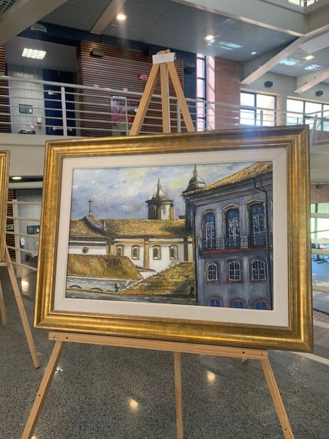 Exposição gratuita leva retratos de cidades históricas à biblioteca universitária