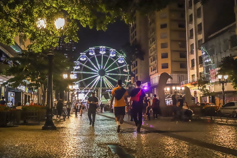 Conheça as principais atrações do Natal de Curitiba - Luz dos Pinhais 2024