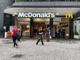 Primeira unidade do McDonald's em Curitiba comemora 35 anos