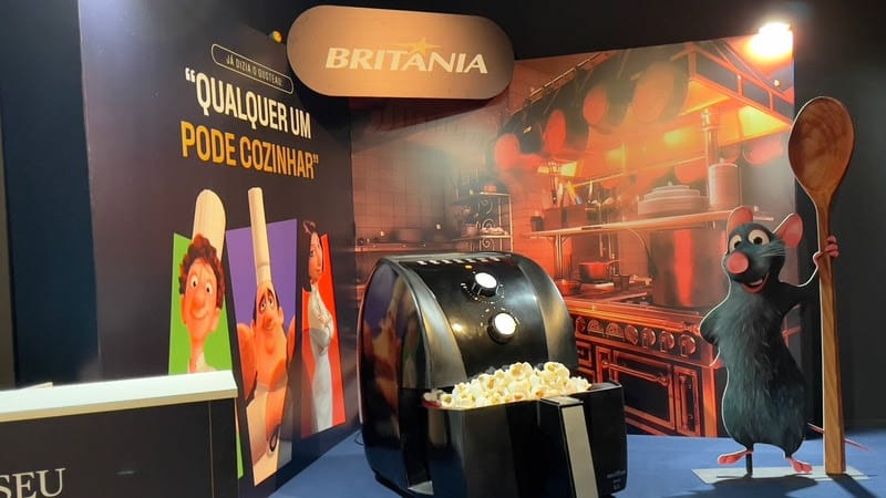 "Britânia leva Air Fryer gigante à exposição ‘Mundo Pixar’ em Curitiba"