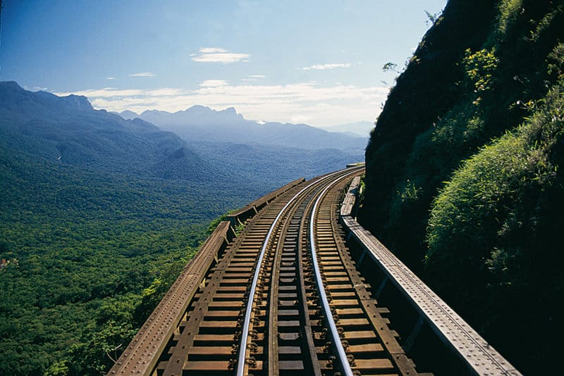 Curitiba brilha novamente no turismo global: trajeto de trem até Morretes supera passeios ferroviários da Suíça, Itália, Japão, entre outros. Foto: Serra Verde Express