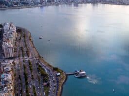 Catamarã Floripa comemora dois anos de operação com expansão e novas experiências para turistas